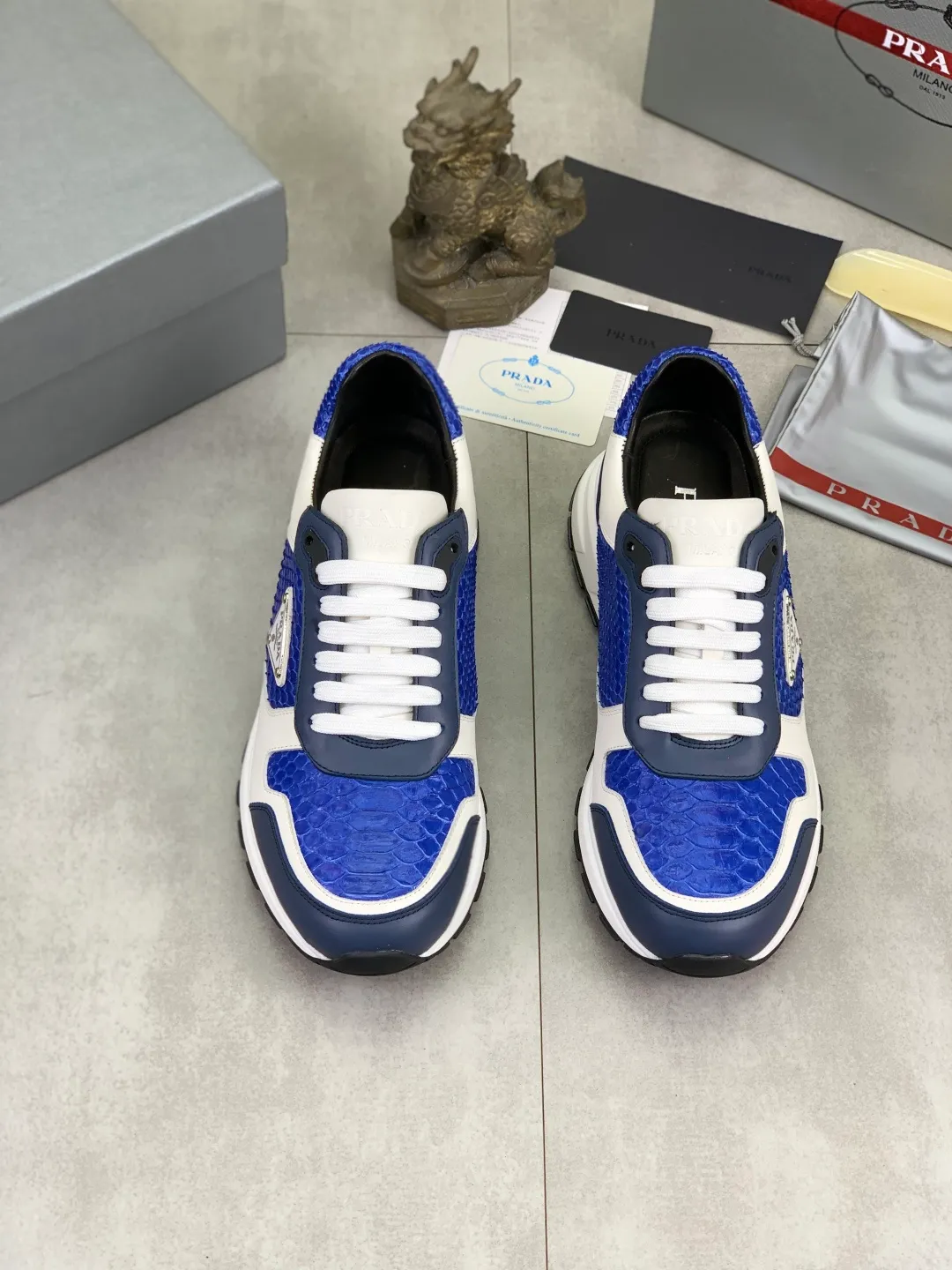 Men's men's shoes💰P580💰【New model】Top quality, new popular models on the official website, which will never go out of style for a century,🆘 The trendy brand (Prada) mainly promotes popular models, avant-garde and versatile fashionable men's shoes, privately molded, with cowhide splicing and 1:1 oil edge treatment... fashionable and simple, original imported cowhide with python skin, cowhide leather lining for feet; the atmosphere and personality are more fashionable, eye-catching and pursuing class. It will subvert the old idea and be a must-have for fashionistas who want to spend time with you! Must keep it! High-end comfortable and low-cost, high-end quality workmanship. Size: 38-44 Various colors available. full package